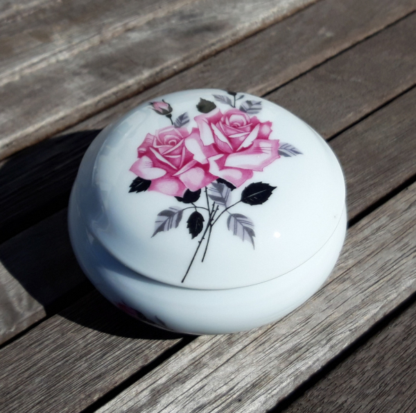 Boite vintage en porcelaine de Limoges n°7717