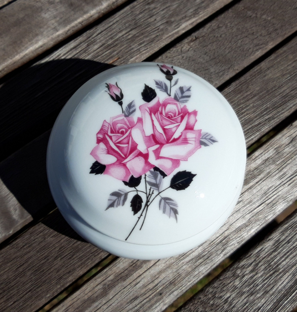 Boite vintage en porcelaine de Limoges n°7717
