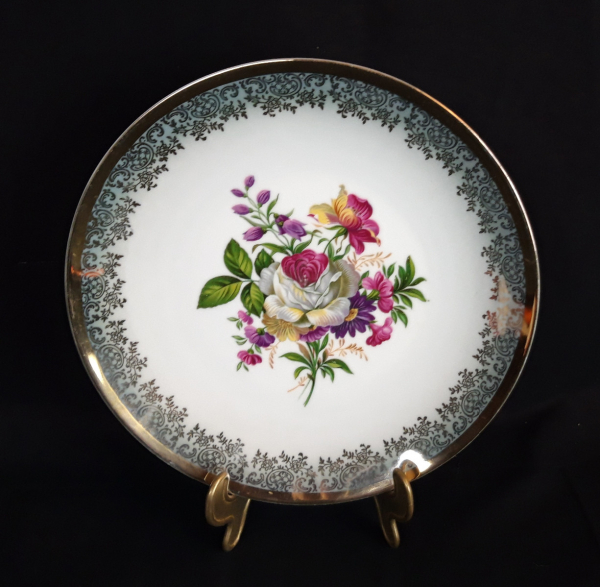 Assiette vintage en porcelaine n°6343