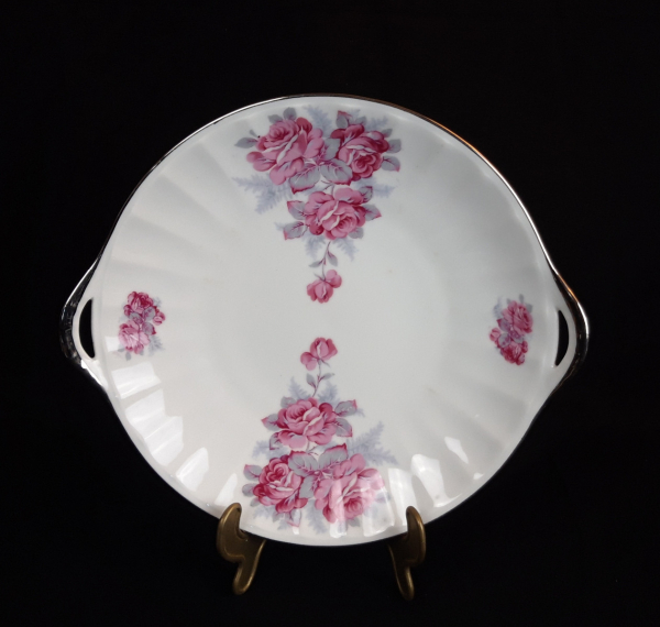 Ancien plat en porcelaine n°6351