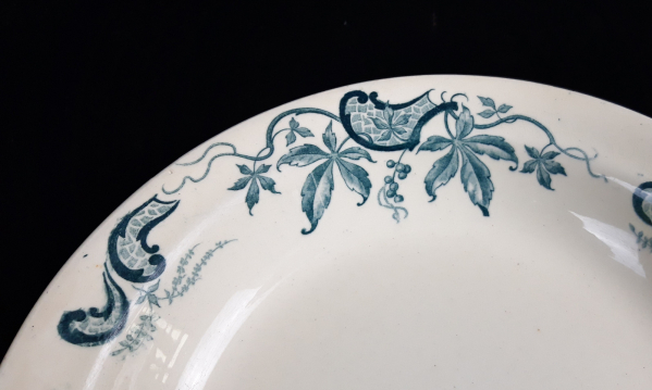 Ancien plat en faience SALINS n°6507