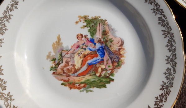 Lot de 4 assiettes creuses en porcelaine n°6813