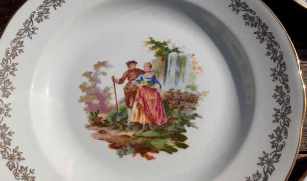 Lot de 4 assiettes creuses en porcelaine n°6813