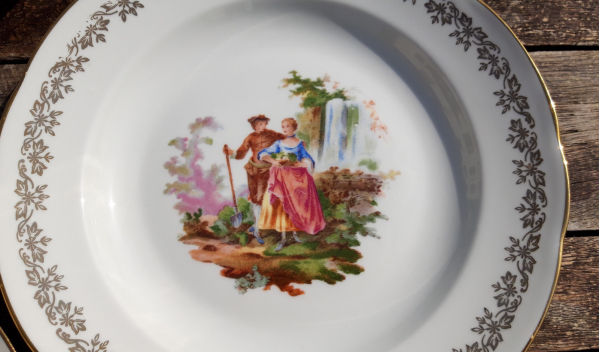 Lot de 4 assiettes creuses en porcelaine n°6813