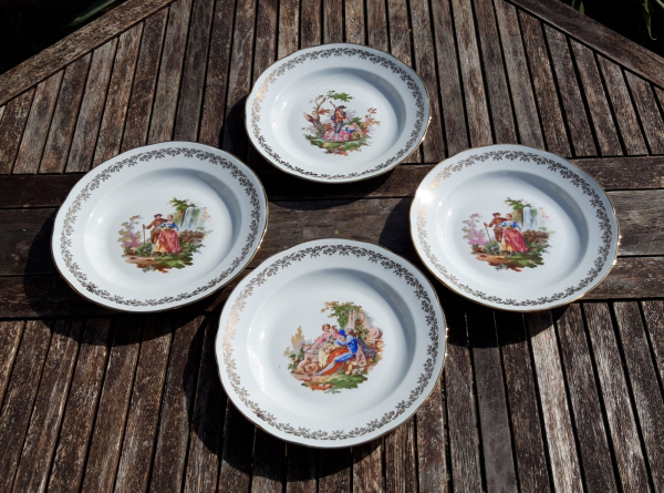 Lot de 4 assiettes creuses en porcelaine n°6813