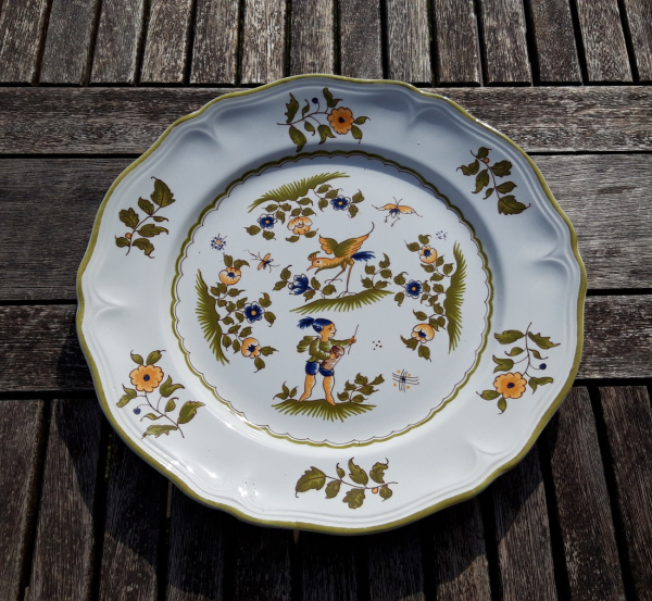 Assiette en faience / Moustiers / n°0042