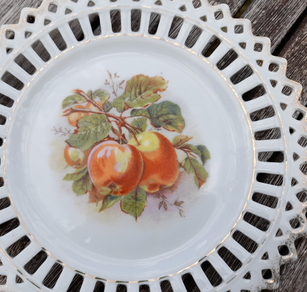 Assiette vintage ajourée en porcelaine n°0201