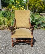 Ancien fauteuil / néo gothique / n°0457