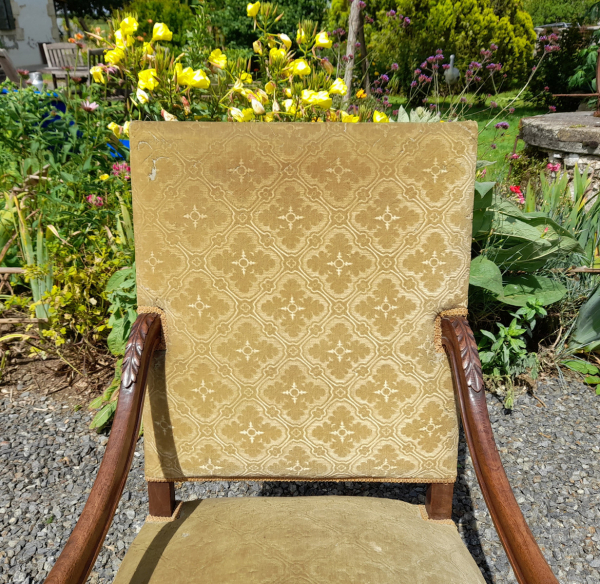 Ancien fauteuil / néo gothique / n°0457