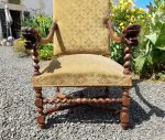 Ancien fauteuil / néo gothique / n°0457