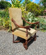 Ancien fauteuil / néo gothique / n°0457