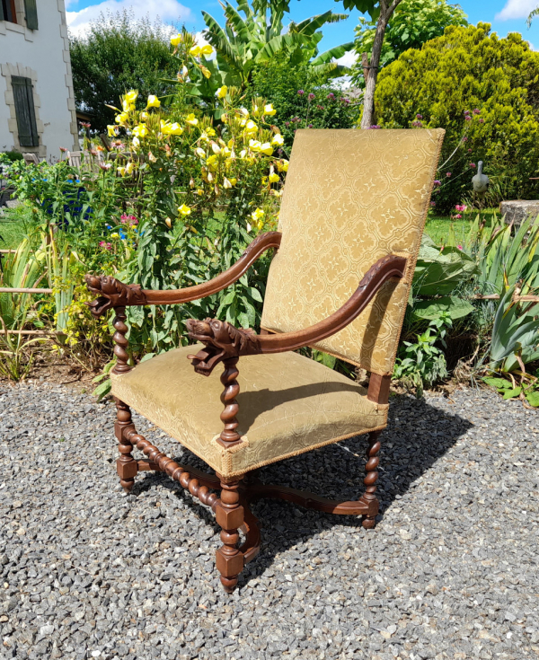 Ancien fauteuil / néo gothique / n°0457