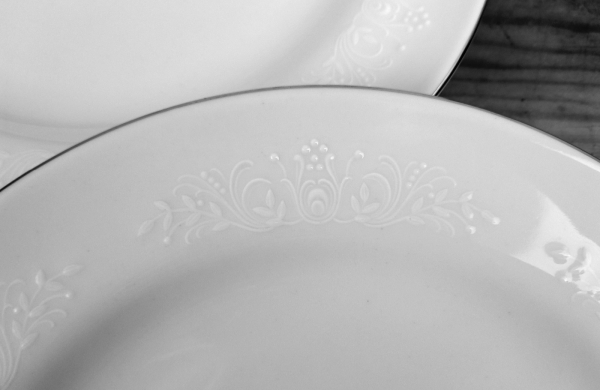 Lot de 6 grandes assiettes en porcelaine n°0475