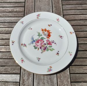 Plat vintage en porcelaine / Fleurs / n°0506