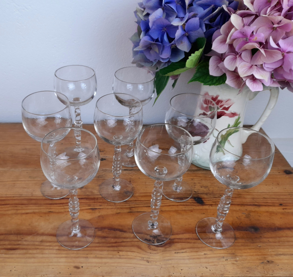 Lot de 8 anciens verres soufflés n°0468