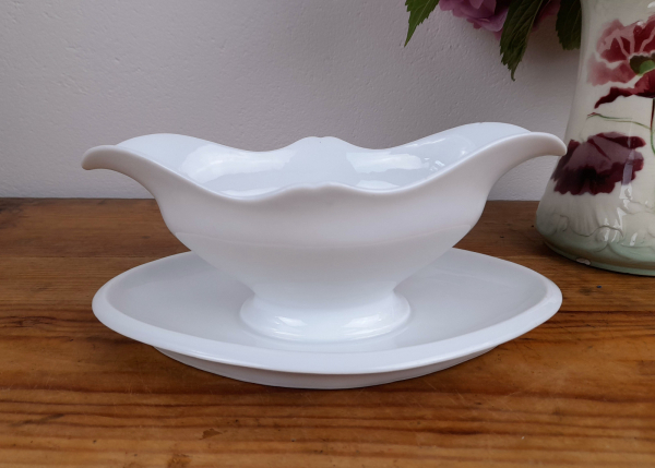 Ancienne saucière en porcelaine n°0556