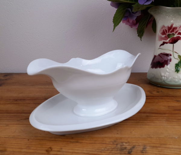 Ancienne saucière en porcelaine n°0556