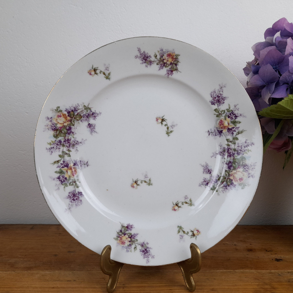 Ancien plat en porcelaine n°0562