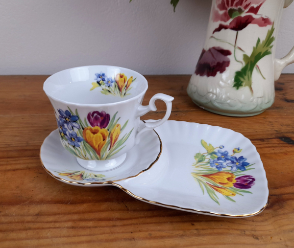 Tasse en porcelaine a thé égoïste  n°0597