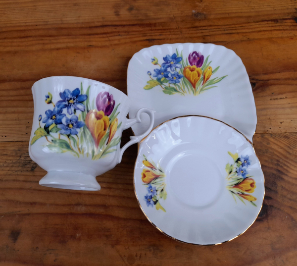 Tasse en porcelaine a thé égoïste  n°0597