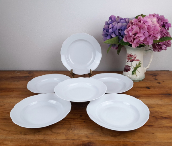 Lot de 6 anciennes assiettes a soupe en porcelaine blanche n°0566