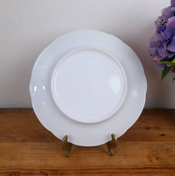 Ancien plat en porcelaine blanche n°0567