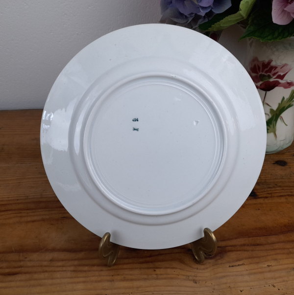 Ancienne assiette plate en faience  n°0638