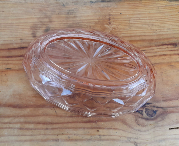 Ancien ravier / coupelle / verre rose / n°0670