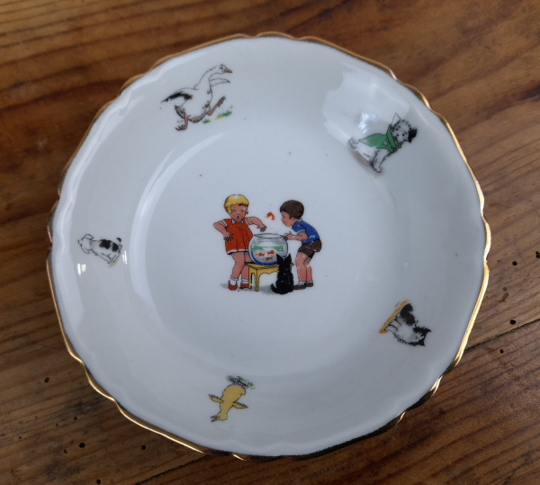 Lot 5 anciennes coupelles en porcelaine / enfants / n°0673