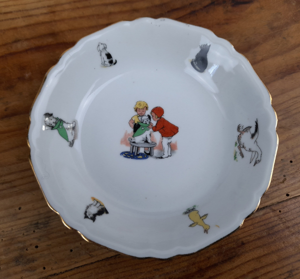 Lot 5 anciennes coupelles en porcelaine / enfants / n°0673