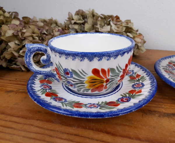 Paire de grandes tasses Henriot Quimper n°1991