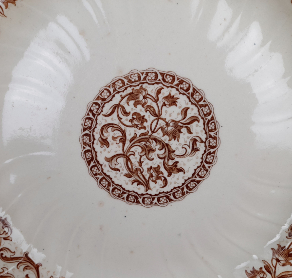 Ancien plat en faience de Gien n°1704