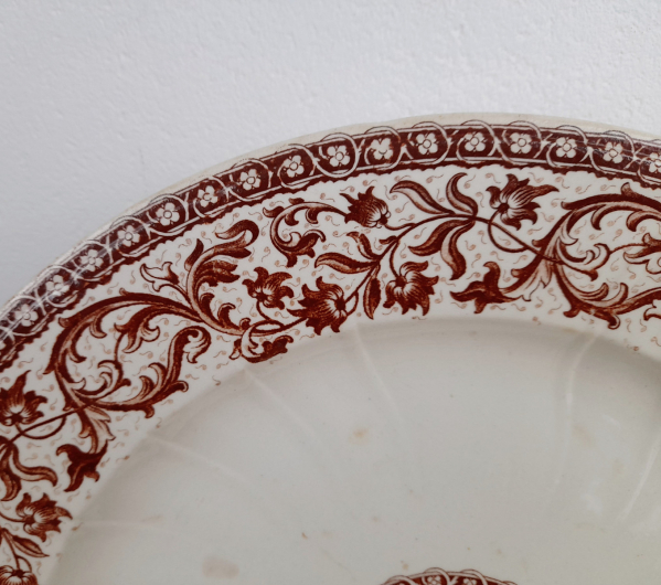 Ancien plat en faience de Gien n°1697