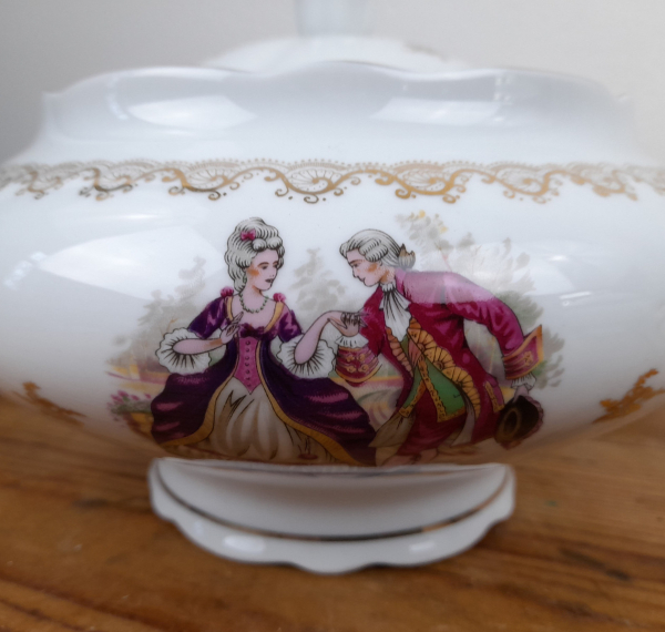 Soupière vintage enporcelaine n°1888