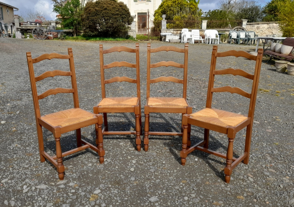 Lot de 4 chaises paillées n°2047