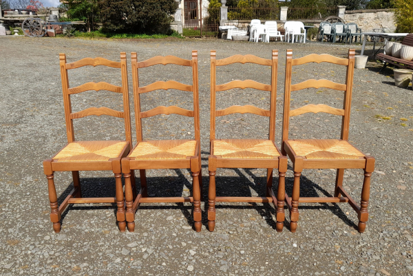 Lot de 4 chaises paillées n°2047