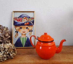 Théière vintage en tôle émaillée orange n°2424