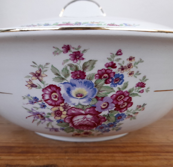 Soupière vintage en faience n°2591