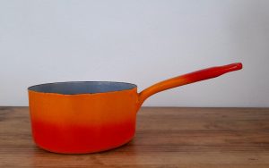 Casserole vintage en tôle émaillée orange n°5094