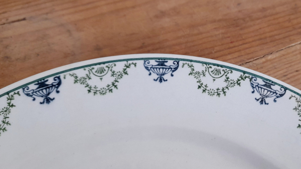 Ancien plat en faience n°5824