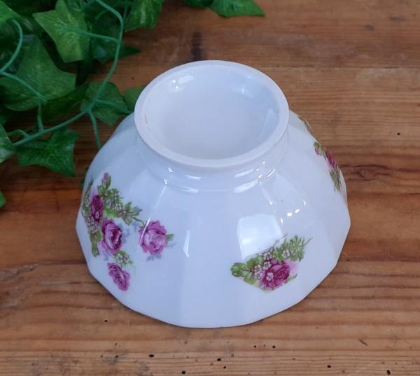 Ancien bol en porcelaine n°5979