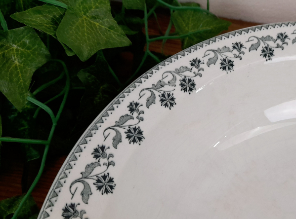 Ancien plat a sauce Georgette MDL n°6003