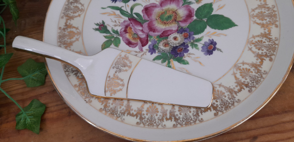 Ancien plat a tarte + pelle porcelaine de Limoges n°6019