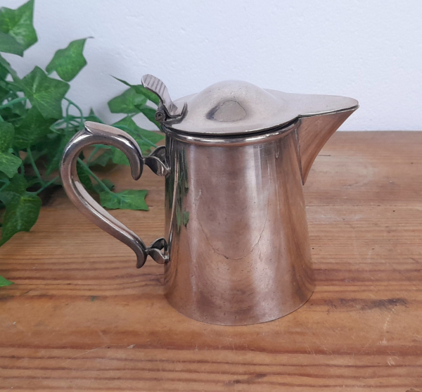 Ancien pot a eau en métal argenté n°6067