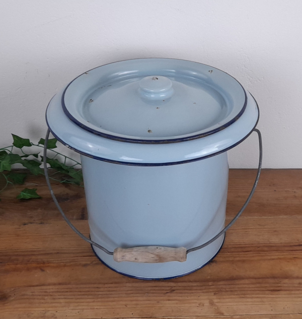 Pot de chambre vintage en tôle émaillée n°4607