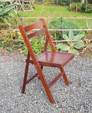 Chaise en bois vintage n°4528