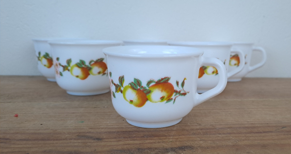 Lot 6 tasses vintages Arcopal Pomme n°9042