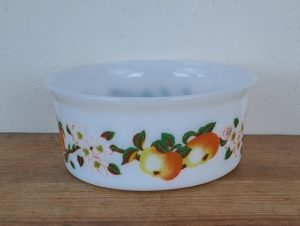 Plat a soufflé vintage Arcopal Pomme n°4997