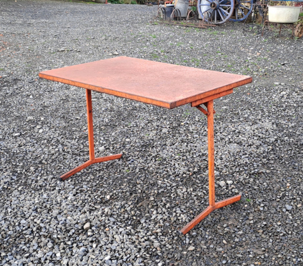 Table vintage en métal n°4902