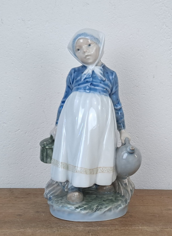 Figurine en porcelaine Royal Copenhagen par Thomsen n°9166